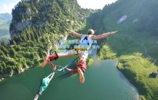 开云-安东尼质疑科尔执教哲学，体系先行，潜力后置引发篮球界深思