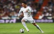 kaiyun：英超争四大战再起波澜！利物浦绝杀热刺豪取三连胜 伊萨克破门后伤退引担忧