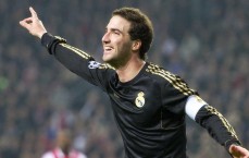 kaiyun：皇家马德里17将集体发文告别功勋阿隆索，天价新援默然无声