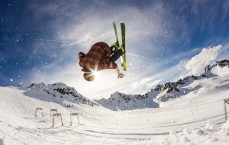 【开云】尼克斯战绩骤降之谜，八战六负，25胜15负背后的多重困境