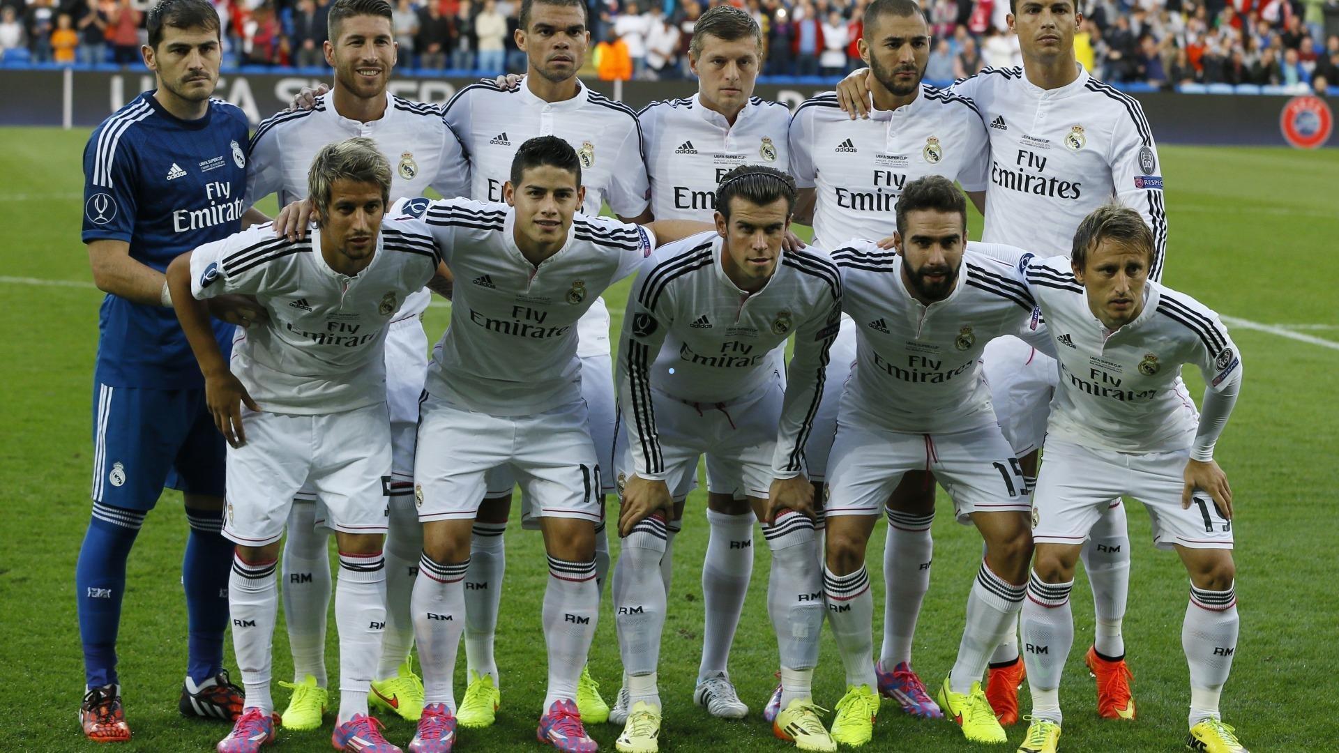 湖人队击败开拓者，勒布朗·詹姆斯常规赛集锦彰显传奇风采